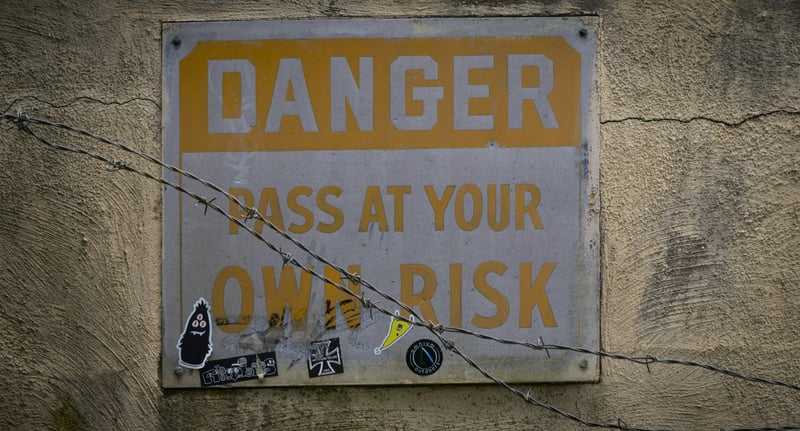 Risk warning sign
